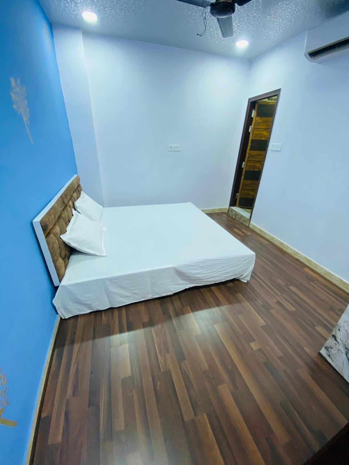 Flips With Mykonos Guest House Nuova Delhi Esterno foto